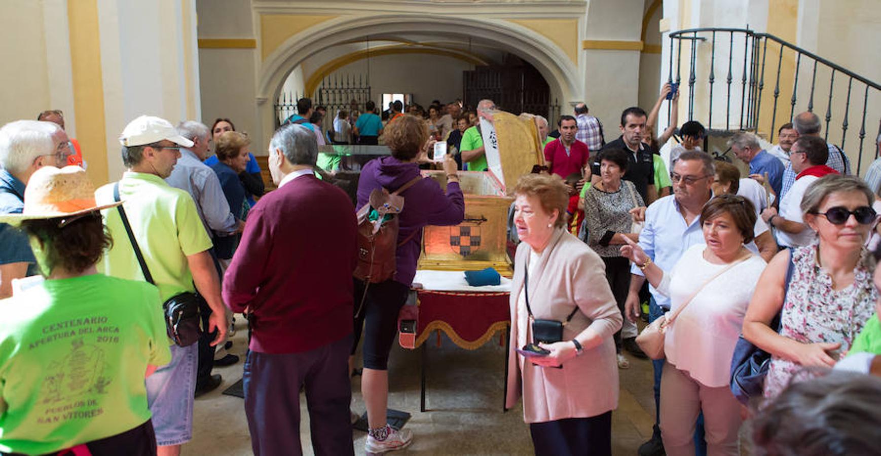 Tradición centenaria y devoción religiosa en la exhibición de las reliquias de San Vitores celebrada en La Riojilla Burgalesa. La localidad de Fresno de Río Tirón (Burgos) abrió el arca y la urna donde descansan los restos de San Vitores, santo venerado en una veintena de pueblos riojanos y burgaleses. 