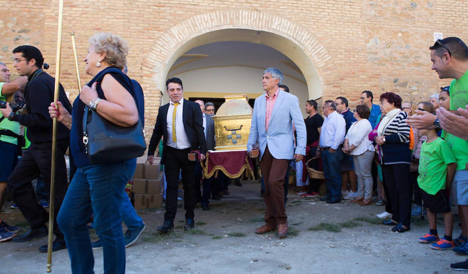 Tradición centenaria y devoción religiosa en la exhibición de las reliquias de San Vitores celebrada en La Riojilla Burgalesa. La localidad de Fresno de Río Tirón (Burgos) abrió el arca y la urna donde descansan los restos de San Vitores, santo venerado en una veintena de pueblos riojanos y burgaleses. 