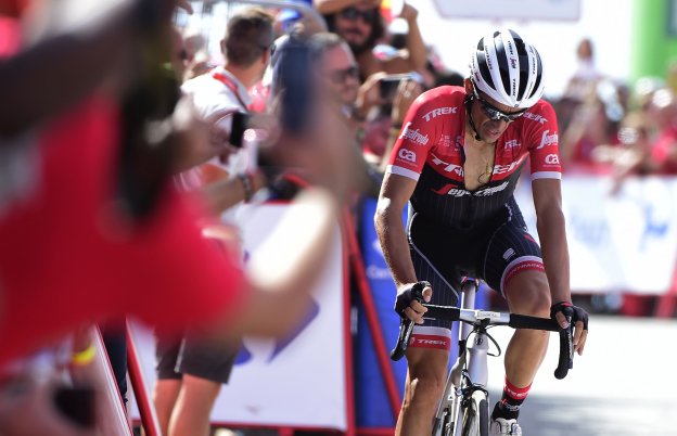 Contador entra en meta cariacontecido tras perder tiempo en Sierra Nevada. :: afp