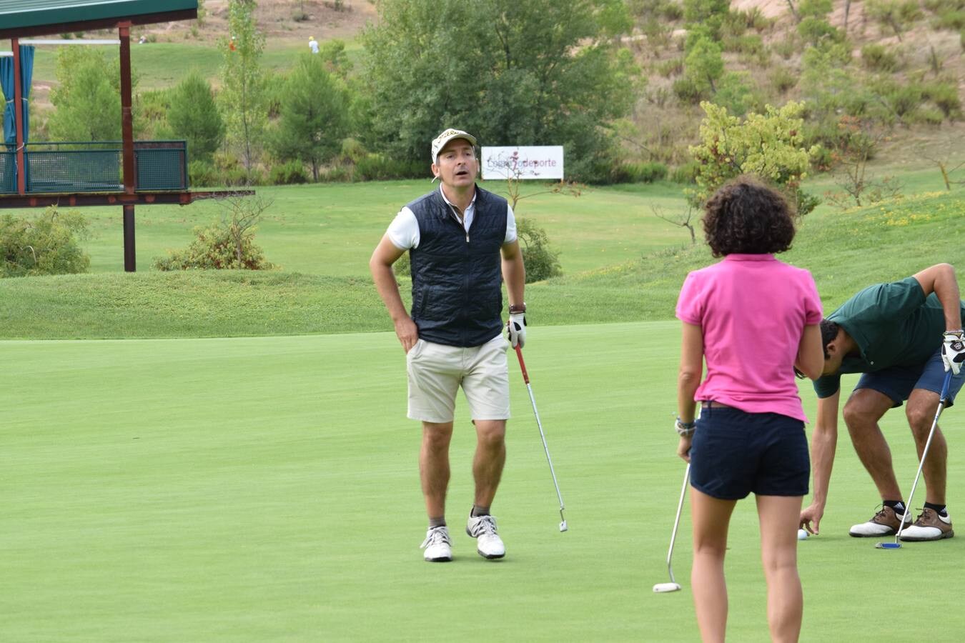 Los participantes en el Torneo Viña Ijalba de la Liga de Golf y Vino disfrutaron de una estupenda jornada de golf.