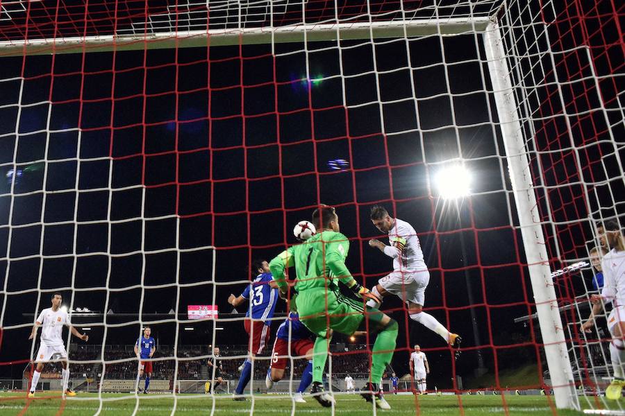 'La Roja' golea sin piedad a Liechtenstein y se acerca al Mundial tras la victoria más abultada de su historia como visitante.