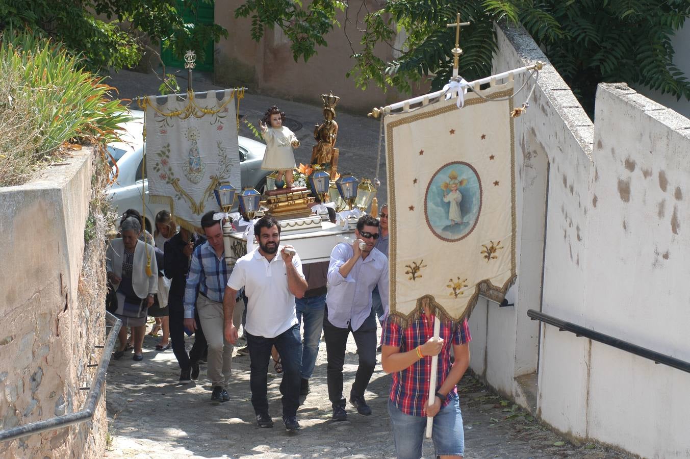Procesion de Virgen de la Antigua en Grávalos