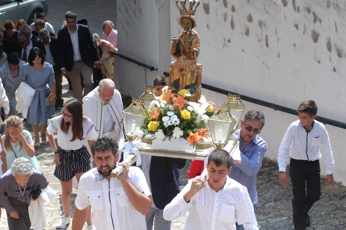 Procesion de Virgen de la Antigua en Grávalos