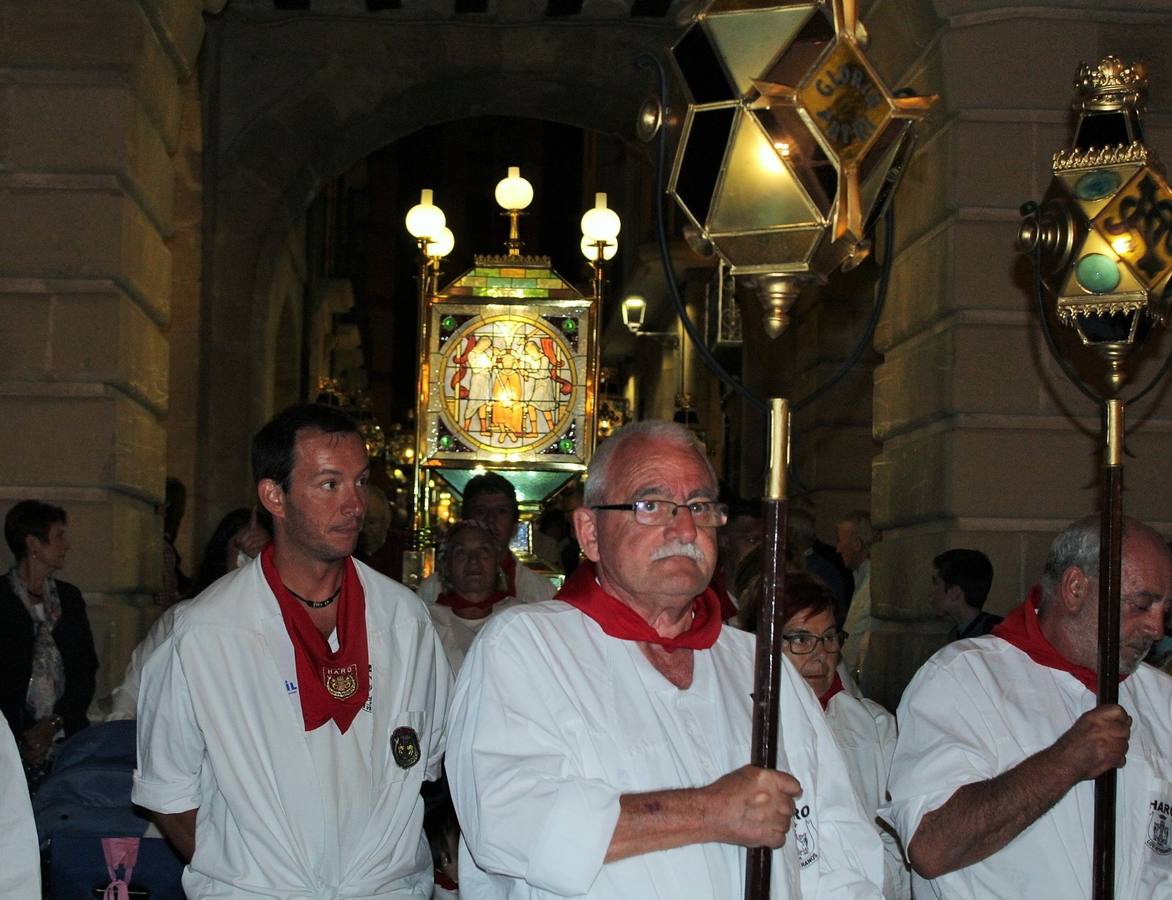 La procesión nocturna volvió a ser el acto más multitudinario y solemne de la fiestas en Haro.