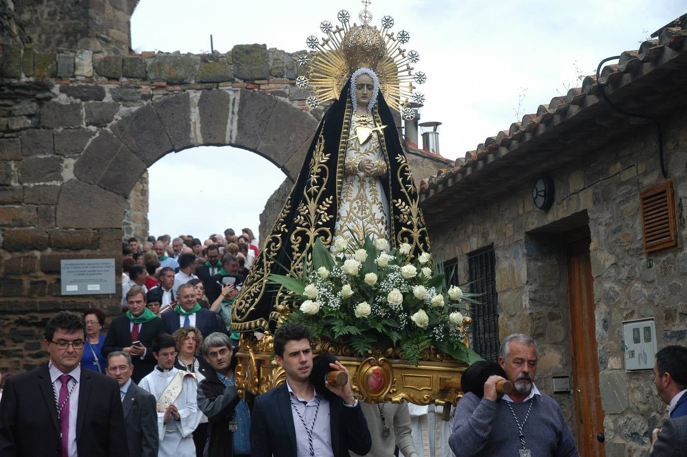 Imágenes de la procesión que se celebró en Cornago en honor a la Virgen de la Soledad.