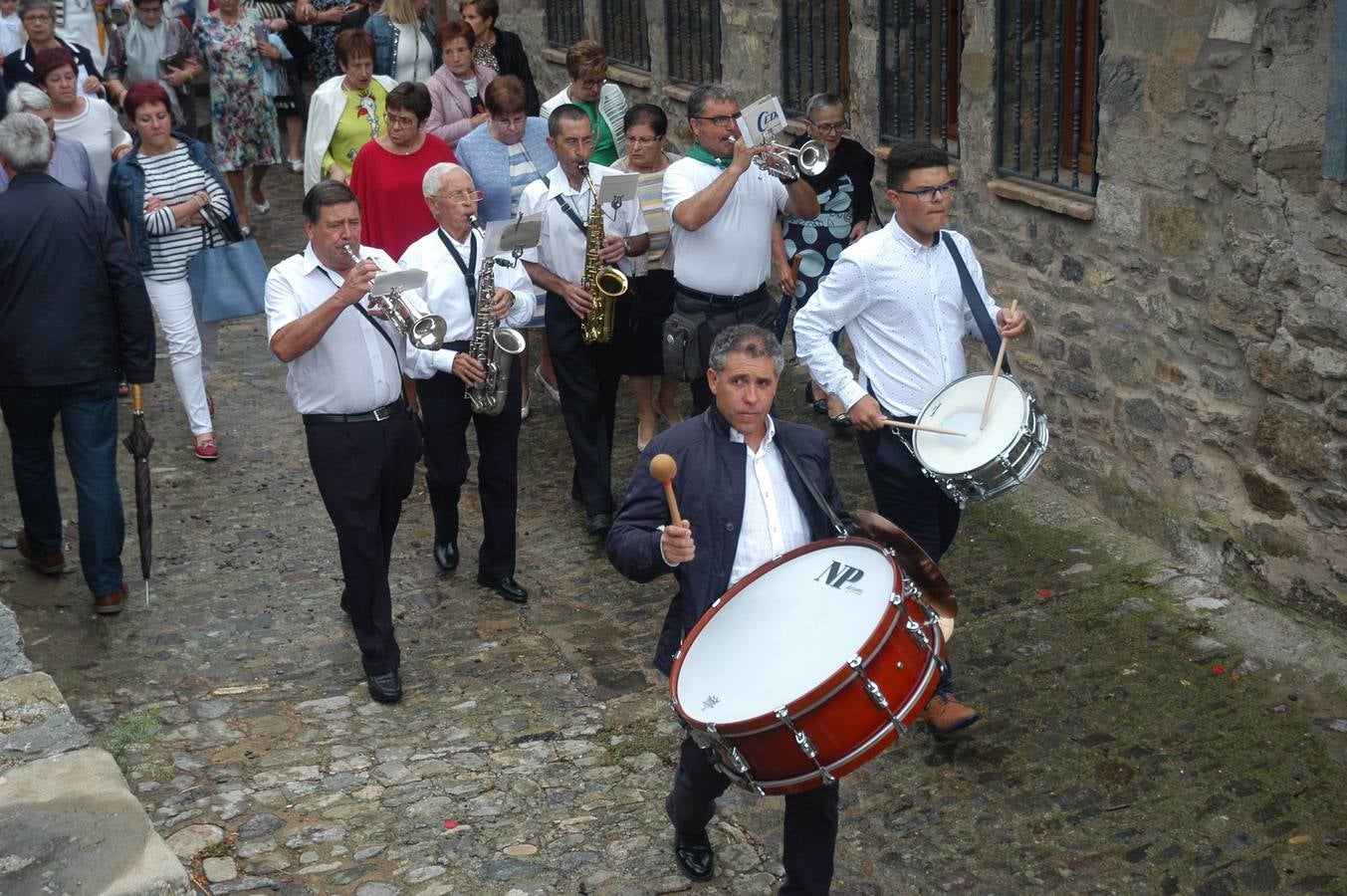 Imágenes de la procesión que se celebró en Cornago en honor a la Virgen de la Soledad.