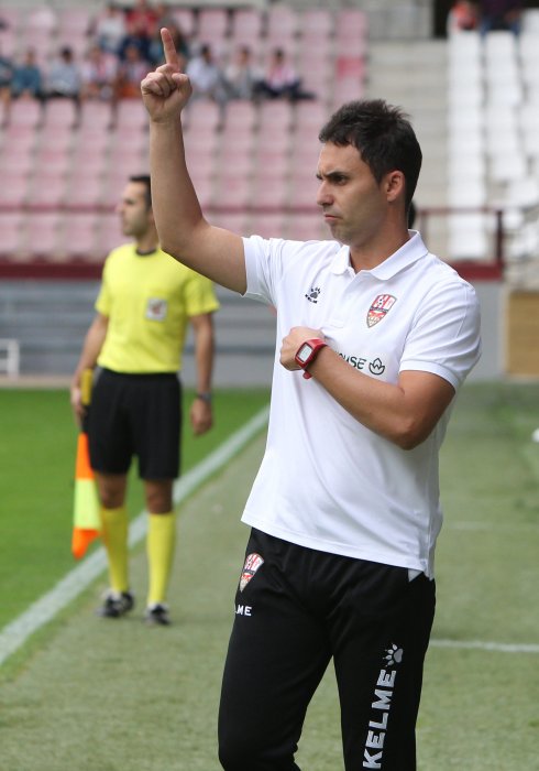 Sergio Rodríguez da instrucciones durante el partido. :: fernando díaz
