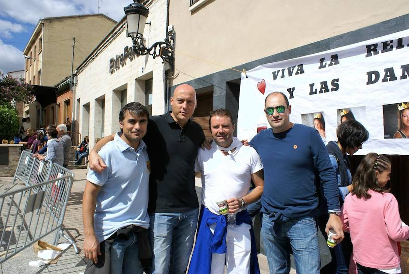 La peña Virgen de los Parrales de Baños de Río Tobía repartió el domingo cerca de 14.000 bocadillos del embutido bañejo con motivo de la celebración de su XLIV festival de exaltación de la chacina bañeja