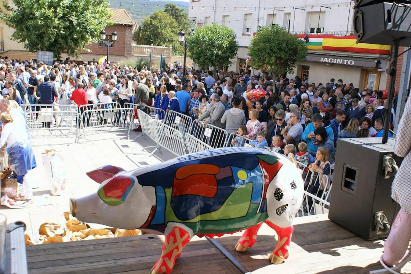 La peña Virgen de los Parrales de Baños de Río Tobía repartió el domingo cerca de 14.000 bocadillos del embutido bañejo con motivo de la celebración de su XLIV festival de exaltación de la chacina bañeja