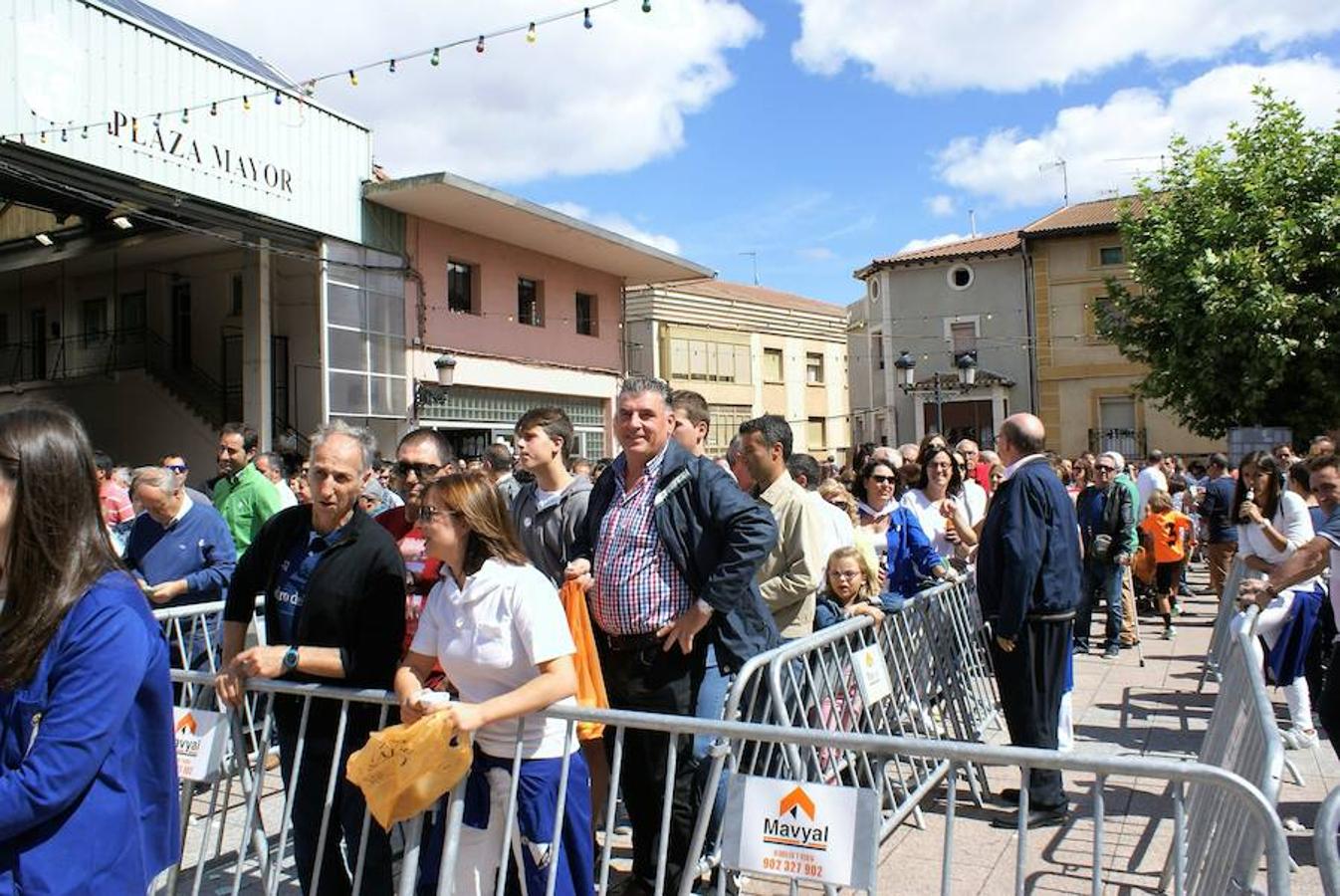 La peña Virgen de los Parrales de Baños de Río Tobía repartió el domingo cerca de 14.000 bocadillos del embutido bañejo con motivo de la celebración de su XLIV festival de exaltación de la chacina bañeja