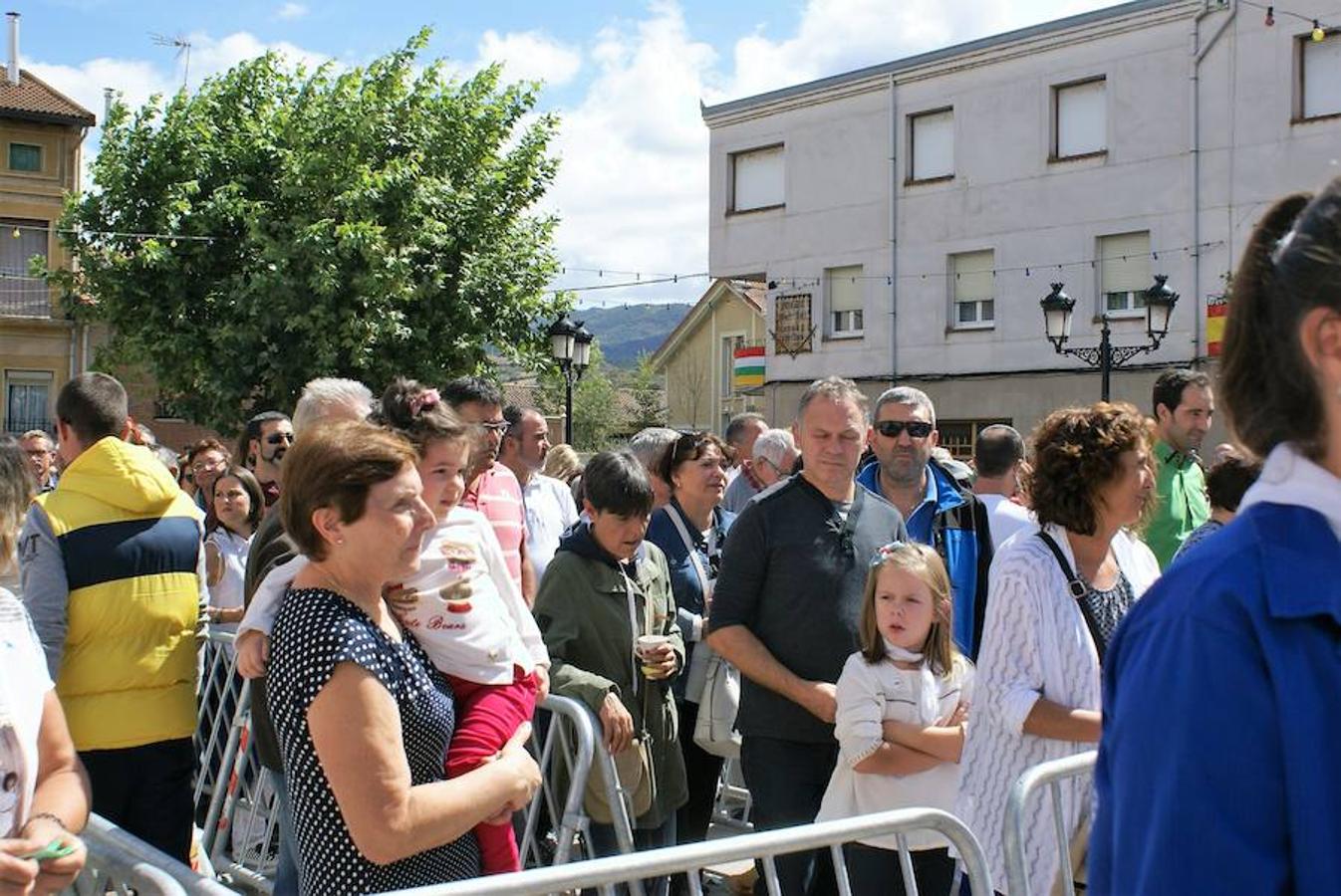 La peña Virgen de los Parrales de Baños de Río Tobía repartió el domingo cerca de 14.000 bocadillos del embutido bañejo con motivo de la celebración de su XLIV festival de exaltación de la chacina bañeja