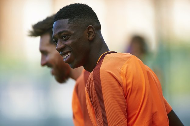 Dembelé y Messi, durante un entrenamiento del FC Barcelona. :: efe
