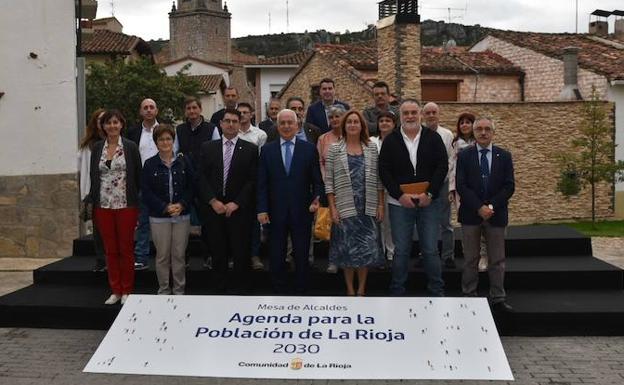 Reunión de alcaldes en Torrecilla en Cameros. 