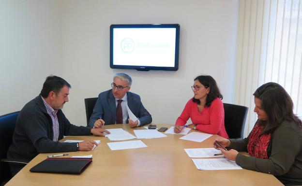 Reunión de Jesús Ángel Garrido con miembros de la ILP.