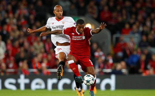 N'Zonzi pugna con Wijnaldum