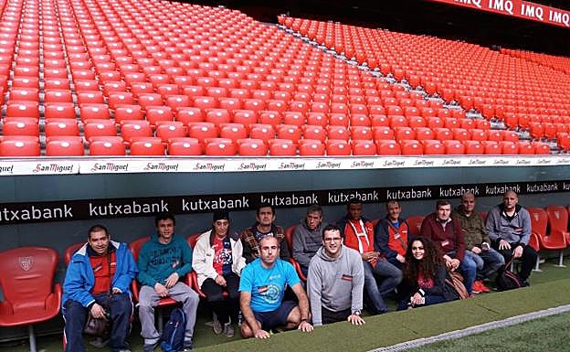 El equipo en Bilbao, donde se celebra el torneo. 