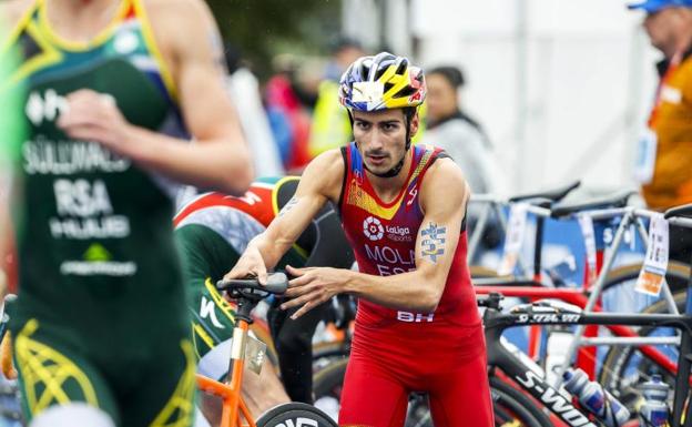 El triatleta español Mario Mola, de nuevo campeón del mundo. 