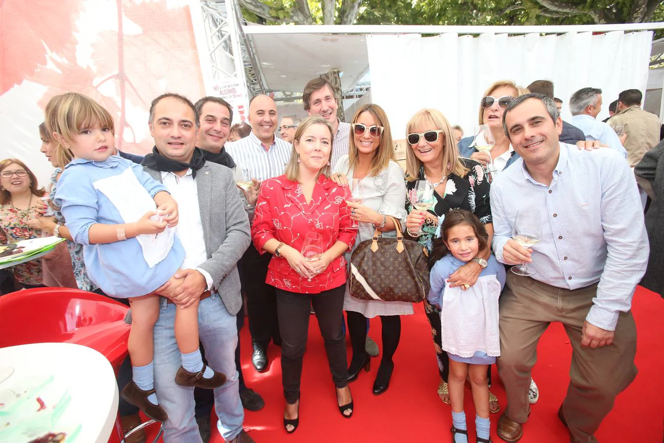 La tradicional carpa de Diario LA RIOJA en el Espolón ha abierto sus puertas en estas fiestas mateas con una gran afluencia de amigos 