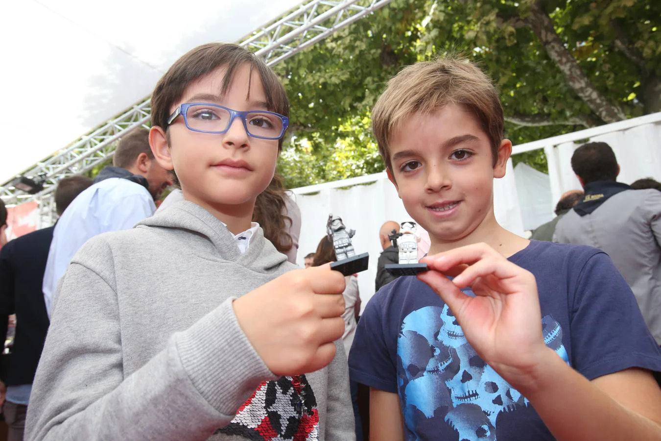 La tradicional carpa de Diario LA RIOJA en el Espolón ha abierto sus puertas en estas fiestas mateas con una gran afluencia de amigos 