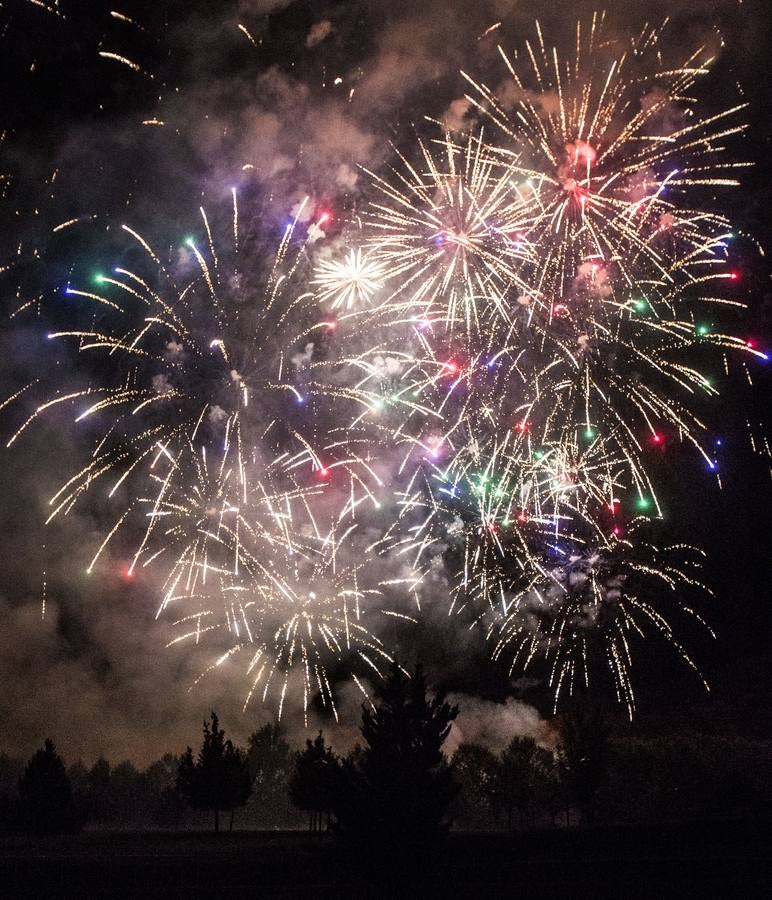 El cielo de Logroño se iluminó con los primeros fuegos artificiales de las fiestas