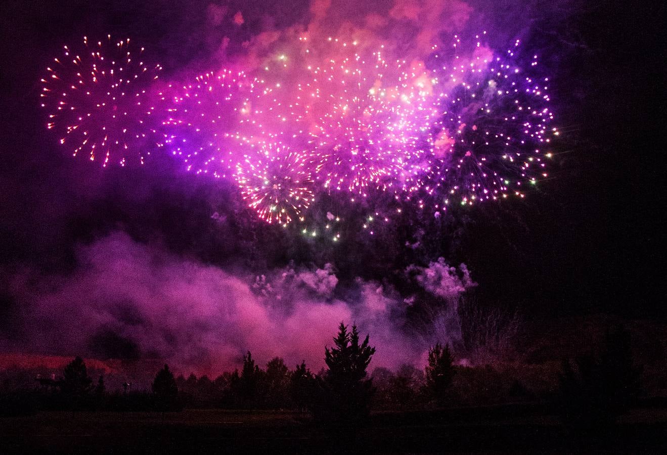 El cielo de Logroño se iluminó con los primeros fuegos artificiales de las fiestas