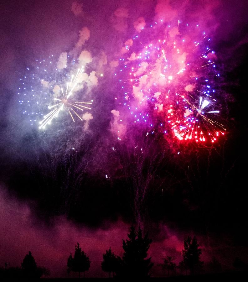 El cielo de Logroño se iluminó con los primeros fuegos artificiales de las fiestas