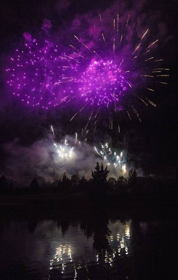 El cielo de Logroño se iluminó con los primeros fuegos artificiales de las fiestas