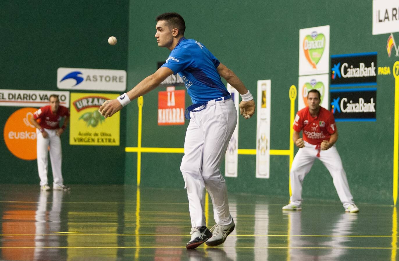 Víctor y Rezusta logran el primer punto de la feria a costa del hundimiento de Bengoetxea VI y Merino II