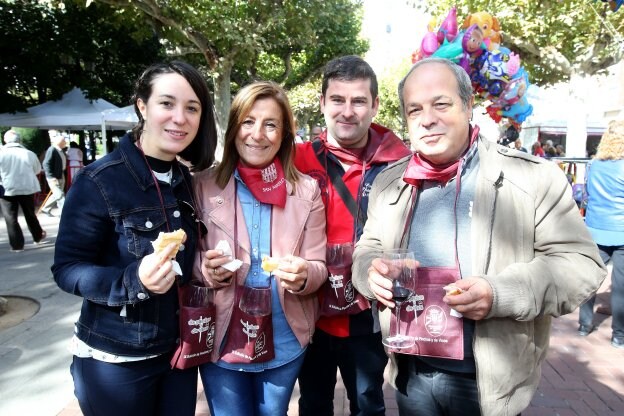 Lorena, Silvia, Miguel y José, ayer, en El Espolón logroñés. :: 