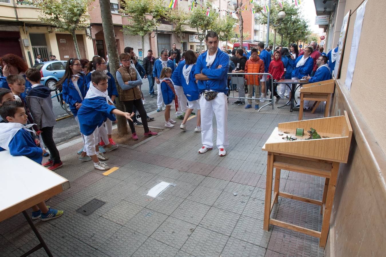 Malabares, tiro a la rana, charangas, puestos calejeros, bailes... 