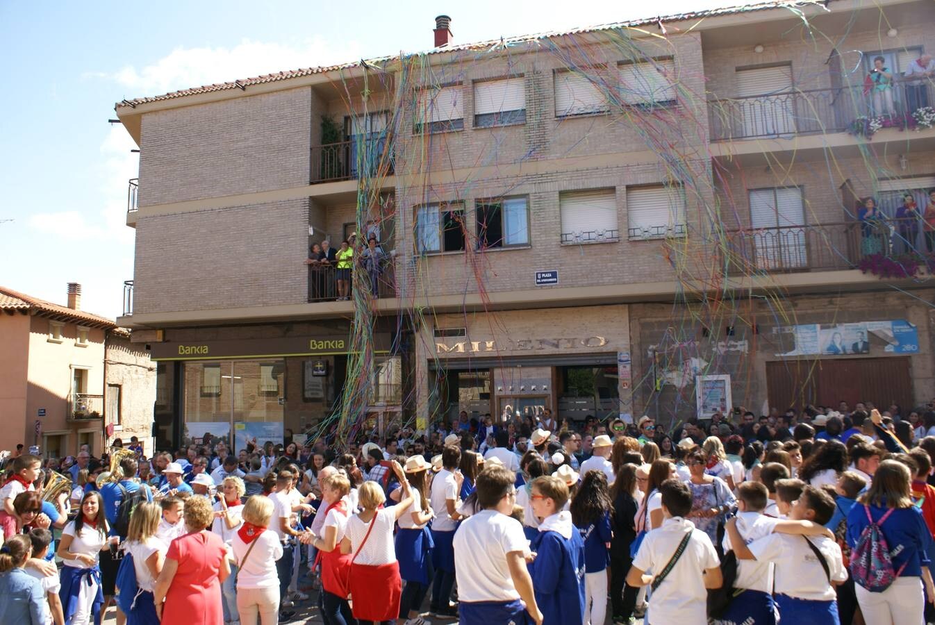 El disparo del cohete en Baños de Río Tobía dio inicio a las fiestas de San Mateo.