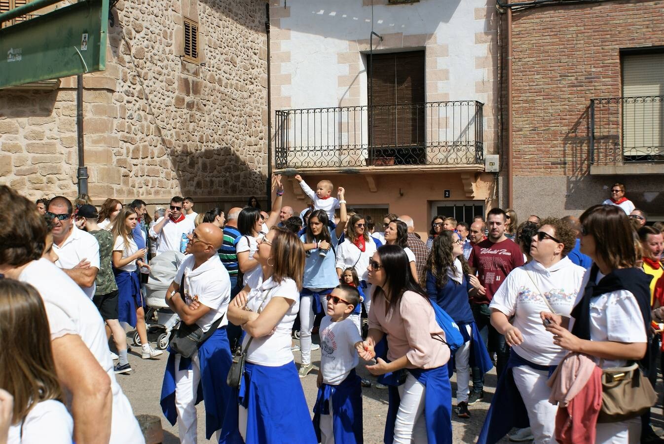 El disparo del cohete en Baños de Río Tobía dio inicio a las fiestas de San Mateo.