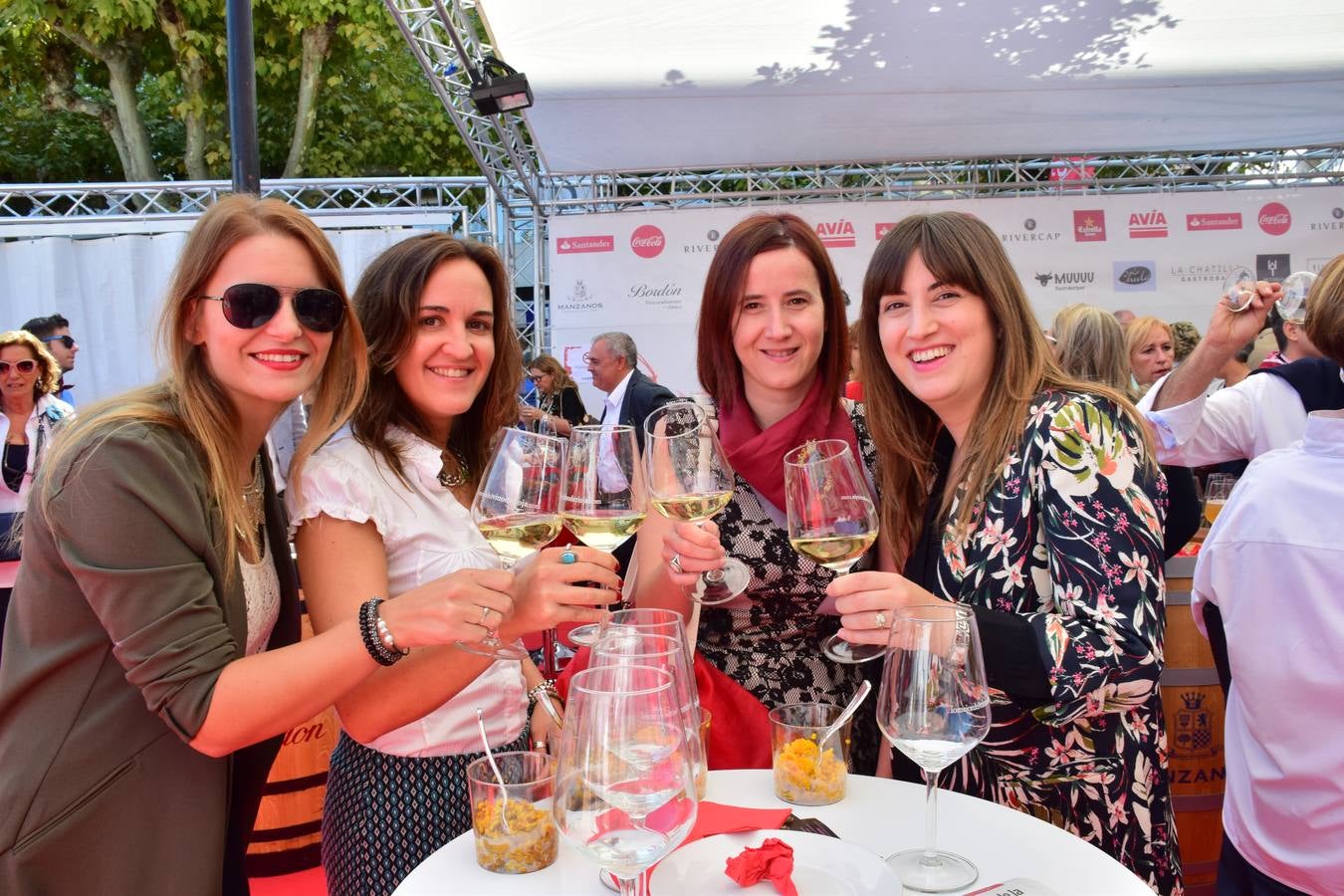 Gran ambiente el que se vivió el miércolese en la terraza del Diario LA RIOJA, con las propuestas del restaurante La chula y los vinos de Bodegs Riojanas.
