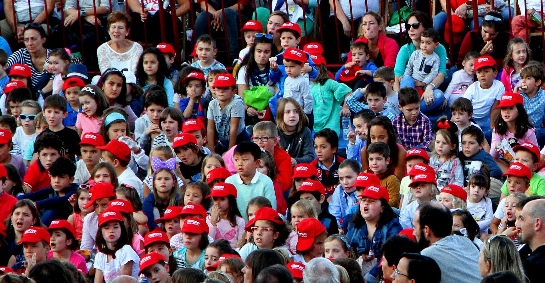 Los niños disfrutaron de lo lindo con las aventuras de Gortorito, Rosalinda y la bruja Ciriaca.