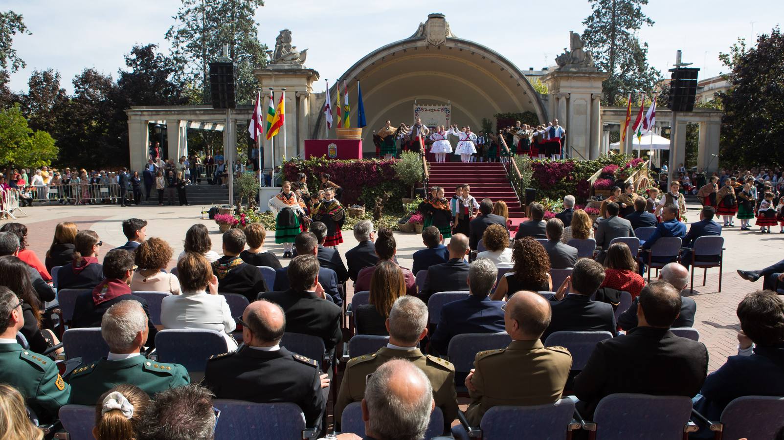 El Espolón vivió la ofrenda ofrenda del primer mosto a la Virgen de Valvanera, patrona de La Rioja, en el principal acto institucional de las Fiestas de San Mateo y de la Vendimia Riojana 