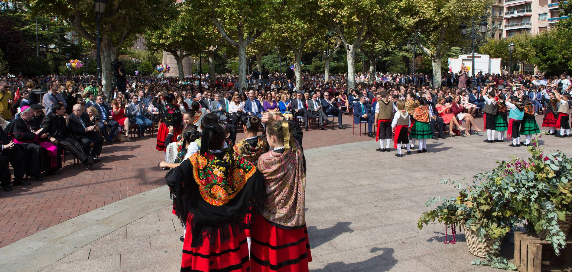 El Espolón vivió la ofrenda ofrenda del primer mosto a la Virgen de Valvanera, patrona de La Rioja, en el principal acto institucional de las Fiestas de San Mateo y de la Vendimia Riojana 