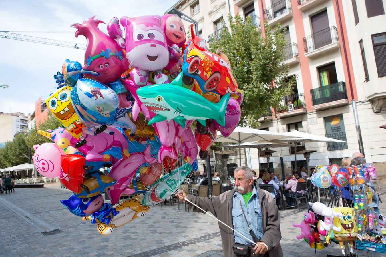 Muchos espectáculos t gran ambiente en las calles logroñesas.