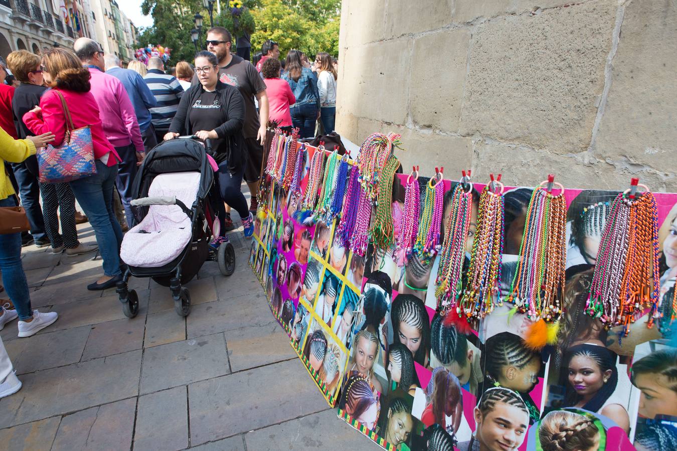 Muchos espectáculos t gran ambiente en las calles logroñesas.