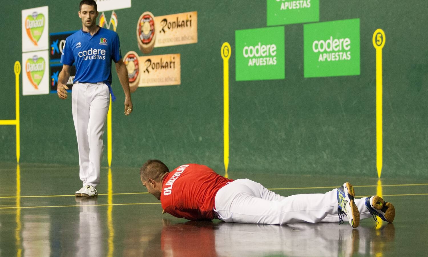 El triunfo del tándem navarro-guipuzcoano se clasifica para la final del domingo contra Víctor y Rezusta