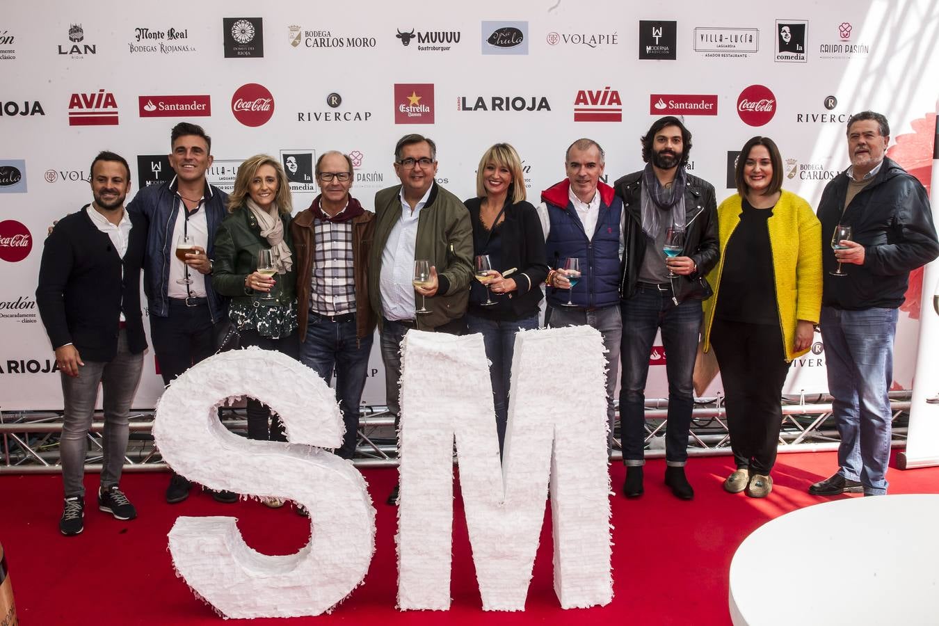 Muchos visitantes el viernes en la terraza de Diario LA RIOJA