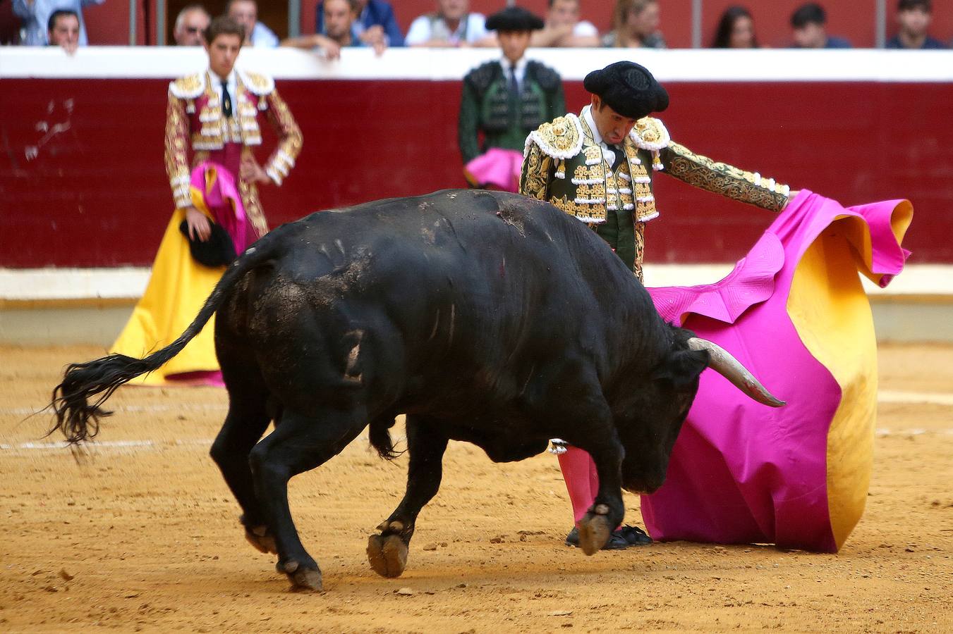 El quinto festejo de la Feria de San Mateo ha sido un espectáculo para olvidar cuanto antes, marcado por el nulo juego de la corrida de Zalduendo