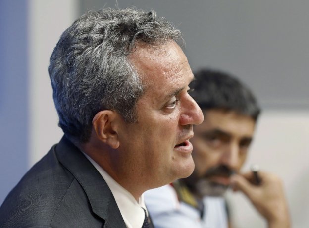 El conseller de Interior, Joaquim Forn, en una intervención tras los atentados junto al mayor de los Mossos, Josep Lluís Trapero. :: a. dalmau / efe