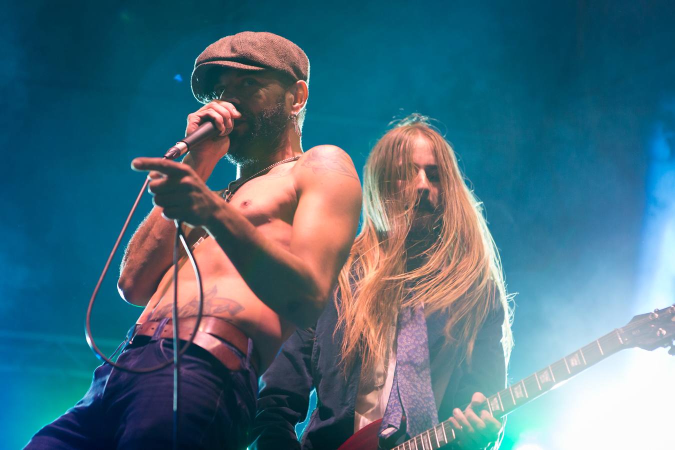 Llenazo en el Espacio Peñas que se llenó de amantes del heavy para disfrutar de estas tres bandas tributo..