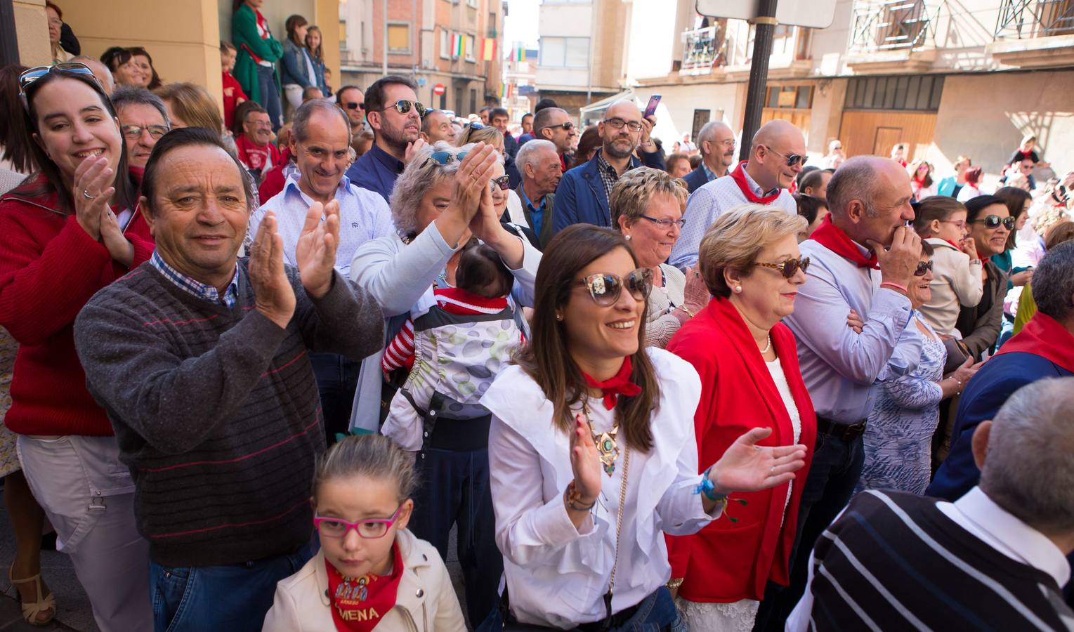 Arnedanos y navarros han celebrado la procesión que tiene como protagonistas a San Cosme y San Damián, así como el Rosario de la Aurora en sus fiestas