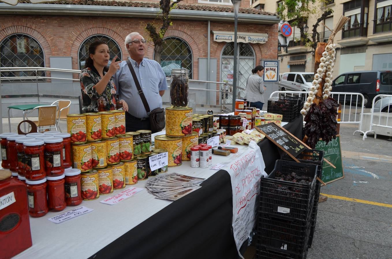 La Plaza del Raso acogió este acto en el que se pudo ver el asado