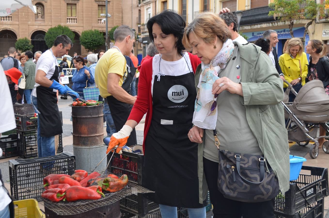 La Plaza del Raso acogió este acto en el que se pudo ver el asado