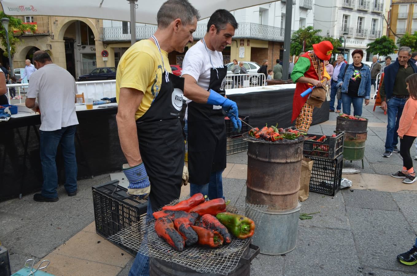 La Plaza del Raso acogió este acto en el que se pudo ver el asado