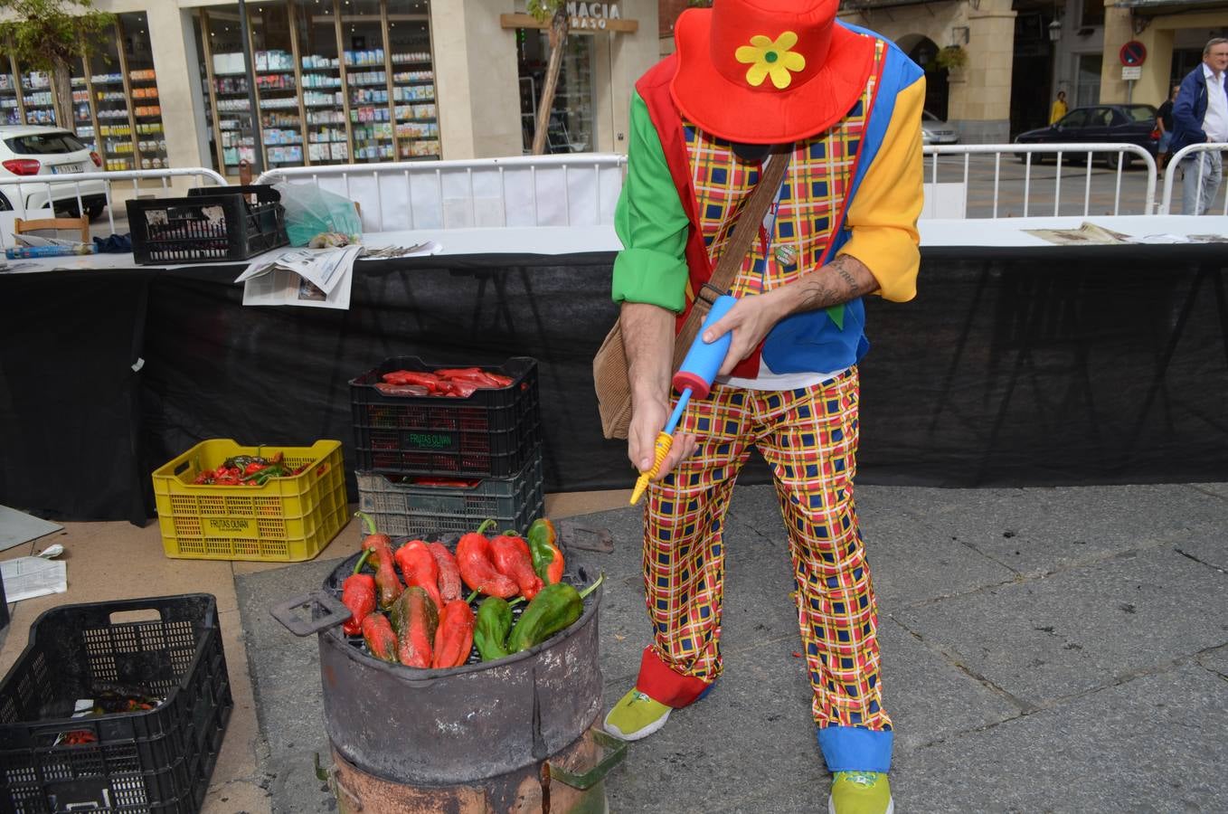 La Plaza del Raso acogió este acto en el que se pudo ver el asado