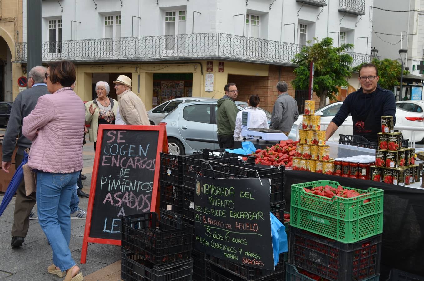 La Plaza del Raso acogió este acto en el que se pudo ver el asado