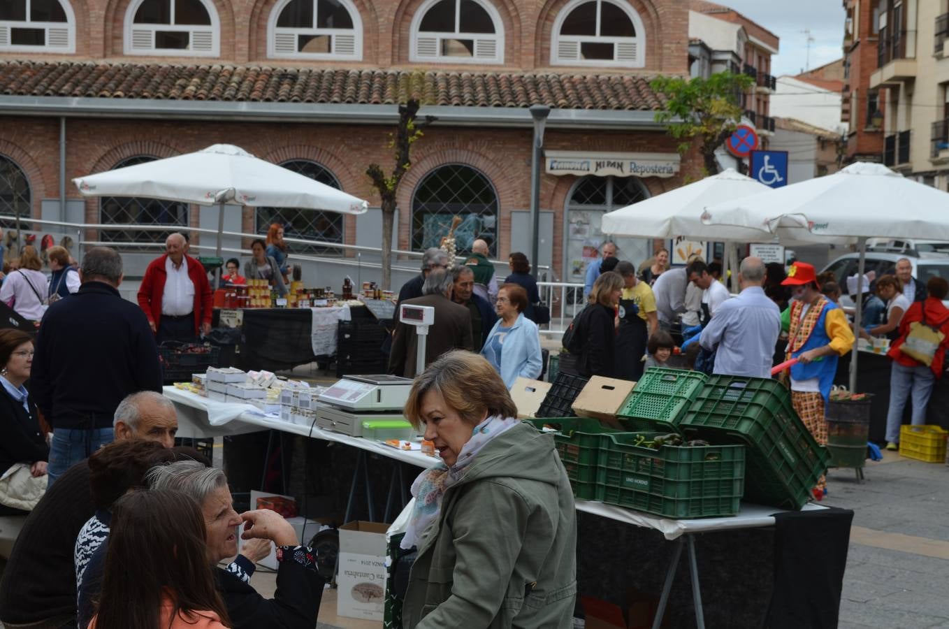 La Plaza del Raso acogió este acto en el que se pudo ver el asado